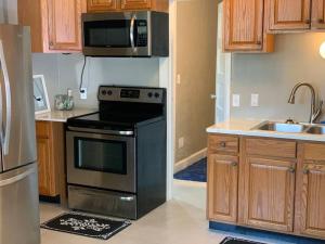 Køkken eller tekøkken på Beautiful Apartment in Daytona Beach 1 Bed 1 Bath