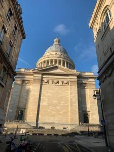 Appartement a deux pas du Pantheon avec balcon