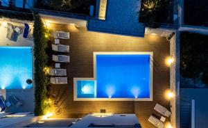 Fotografia z galérie ubytovania Villa Luxury HERMES - Heated Pool, Jacuzzi, Elevator v destinácii Podstrana