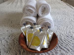 a plate with towels and bags on a bed at Appartement T2 avec balcon à Argelès Gazost in Argelès-Gazost +32 photos