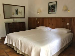 Postel nebo postele na pokoji v ubytování Le Manoir de Port-Cros