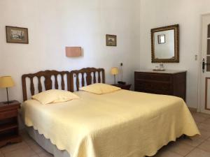Postel nebo postele na pokoji v ubytování Le Manoir de Port-Cros