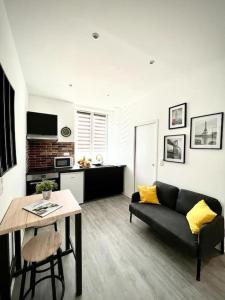 TV a/nebo společenská místnost v ubytování 【】La Fabrique【】, Belfort ville