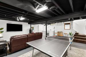 Kemudahan pingpong di New! Cozy Mid Century Modern Oasis 3bd Home atau berdekatan