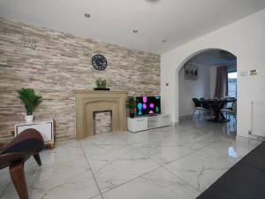 Μια τηλεόραση ή/και κέντρο ψυχαγωγίας στο Tyburn Home, Birmingham with FREE Parking