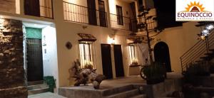 a statue of a dog sitting in front of a building at Posada Equinoccio in Bernal