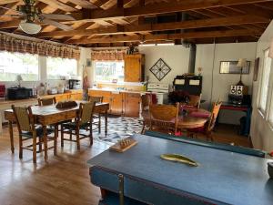 a kitchen and dining room with a table and chairs at Rolling Brook Inn in Maggie Valley