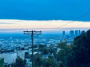 Gallery image of Urban Oasis: Stylish Mid-Century Home in Weho in Los Angeles