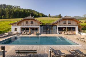 Bazén v ubytování Almresort Baumschlagerberg nebo v jeho okolí