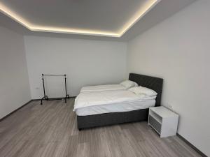 Postel nebo postele na pokoji v ubytování Davud Apartments