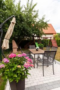 Κήπος έξω από το Apartamenty Marinet