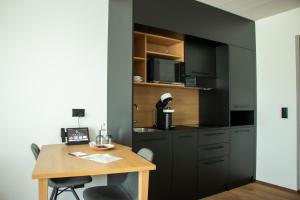 AMANTE Hotel - Bern Airport的厨房或小厨房