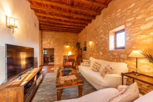Μια τηλεόραση ή/και κέντρο ψυχαγωγίας στο Casa de campo con piscina - relax en Ibiza