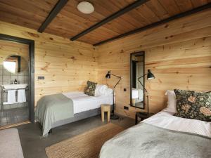 Postel nebo postele na pokoji v ubytování Laxá Lodge