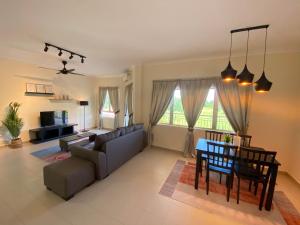 Istumisnurk majutusasutuses Desaru Beach VIP Family Suite 5GWifi NetFlix D0308