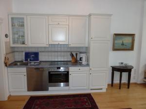 Kuchyň nebo kuchyňský kout v ubytování Schöne Ferienwohnung in Seebad Bansin 200m vom Strand (Heringsdorf, Kaiserbäder, Usedom)