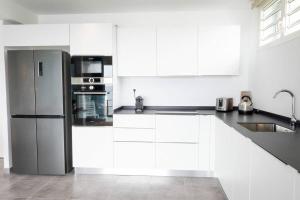 Köök või kööginurk majutusasutuses Ti soleil, appartement 3 pièces neuf, front de mer