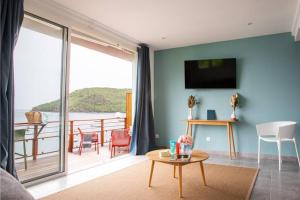 a living room with a view of the ocean at Ti soleil, appartement 3 pièces neuf, front de mer in Les Anses-dʼArlets