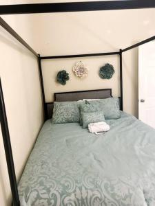 a bedroom with a bed with a metal frame at Cozy 2 bedroom Home 10 min from Airport in San Luis