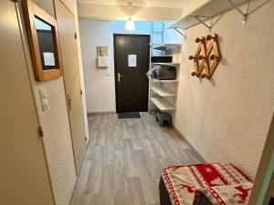 a hallway of a room with a door and a floor at Studio cosy au pied des pistes avec balcon, proche centre et piscine, navette gratuite - FR-1-515-172 in Villard-de-Lans +4 photos