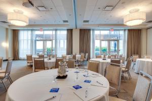 Restaurace v ubytování Four Points by Sheraton Kelowna Airport