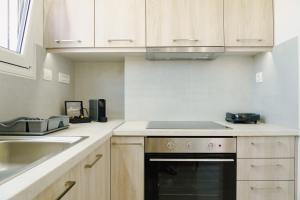 EDEL Luxury Apartments的厨房或小厨房