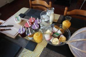 a table with a tray of food and drinks on it at La Charentaise des Lilas in Saint-Léger