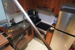 Cucina o angolo cottura di Jade Serenity 2BR Urban Hideaway in Oasis
