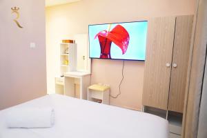 Letto o letti in una camera di Jade Serenity 2BR Urban Hideaway in Oasis