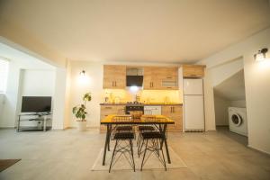 a kitchen with a table and chairs in a room at 2BR Apartment in Ölüdeniz with Large Pool in Quiet Area in Fethiye