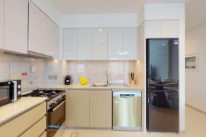Kuchyň nebo kuchyňský kout v ubytování Burj Royale - Vacationer