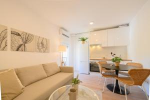 a living room with a couch and a table at For You Rentals Acogedor Apartamento en Madrid SAZ31 in Madrid