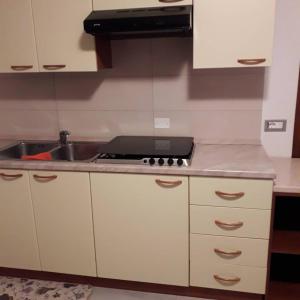 Kuchyň nebo kuchyňský kout v ubytování B&B Let&Lat