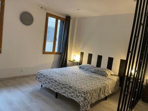 Postel nebo postele na pokoji v ubytování Appart Otel 2 Espalion