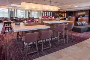 a hotel lobby with a bar and a couch at Courtyard by Marriott Fairfax Fair Oaks in Fairfax