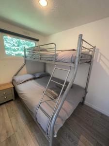 Двуетажно легло или двуетажни легла в стая в Villa 19 Lanteglos 2 bed sleep 5
