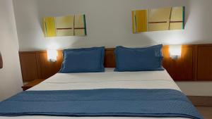Uma cama ou camas num quarto em Flat c/ Garagem na Rua Borges Lagoa 1179 UH518