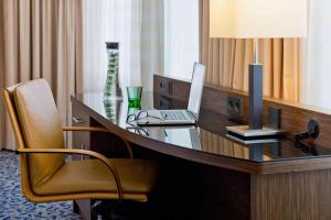 TV/trung tâm giải trí tại Courtyard by Marriott Vienna Prater/Messe