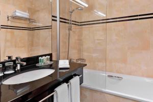 Phòng tắm tại Courtyard by Marriott Vienna Prater/Messe