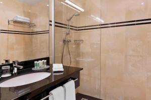 Phòng tắm tại Courtyard by Marriott Vienna Prater/Messe