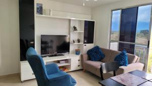 TV a/nebo společenská místnost v ubytování APARTAMENTO NUEVO AMOBLADO Neiva Conjunto Residencial Goya 504