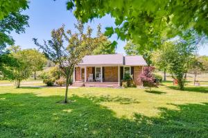 a small house in a yard with a tree at 3BR 2BATH Gorgeous Country Near Nashville F1 in Franklin