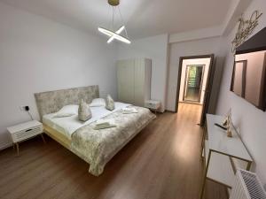Ένα ή περισσότερα κρεβάτια σε δωμάτιο στο Agi’s Apartment Predeal