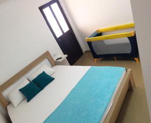Rúm í herbergi á ORA apartments