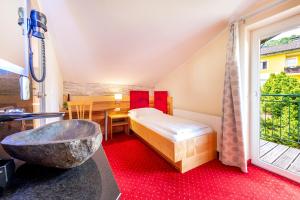 Posteľ alebo postele v izbe v ubytovaní Panorama Hotel Traunstein + 37 fotografií