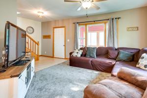 Afbeelding uit fotogalerij van Grand Blanc Rental with Gas Grill and Private Yard in Grand Blanc