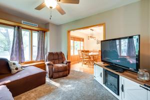 Afbeelding uit fotogalerij van Grand Blanc Rental with Gas Grill and Private Yard in Grand Blanc