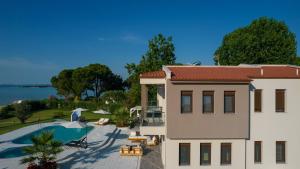 Πισίνα στο ή κοντά στο Villa Chrisa +40 φωτογραφίες