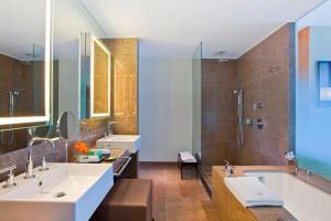 Ванна кімната в The Westin Lima Hotel & Convention Center