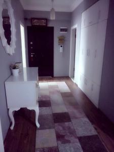 an empty room with a white table and a hallway at Ultra lüks eşyalı kiralık daire in Of